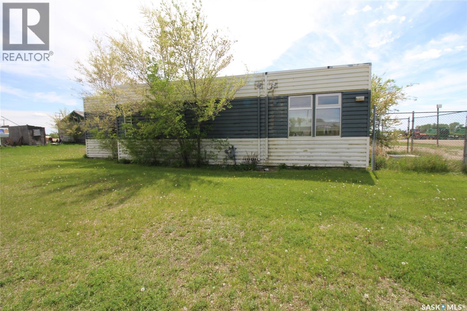303 1st Avenue W, Climax, Saskatchewan  S0N 0N0 - Photo 32 - SK025424