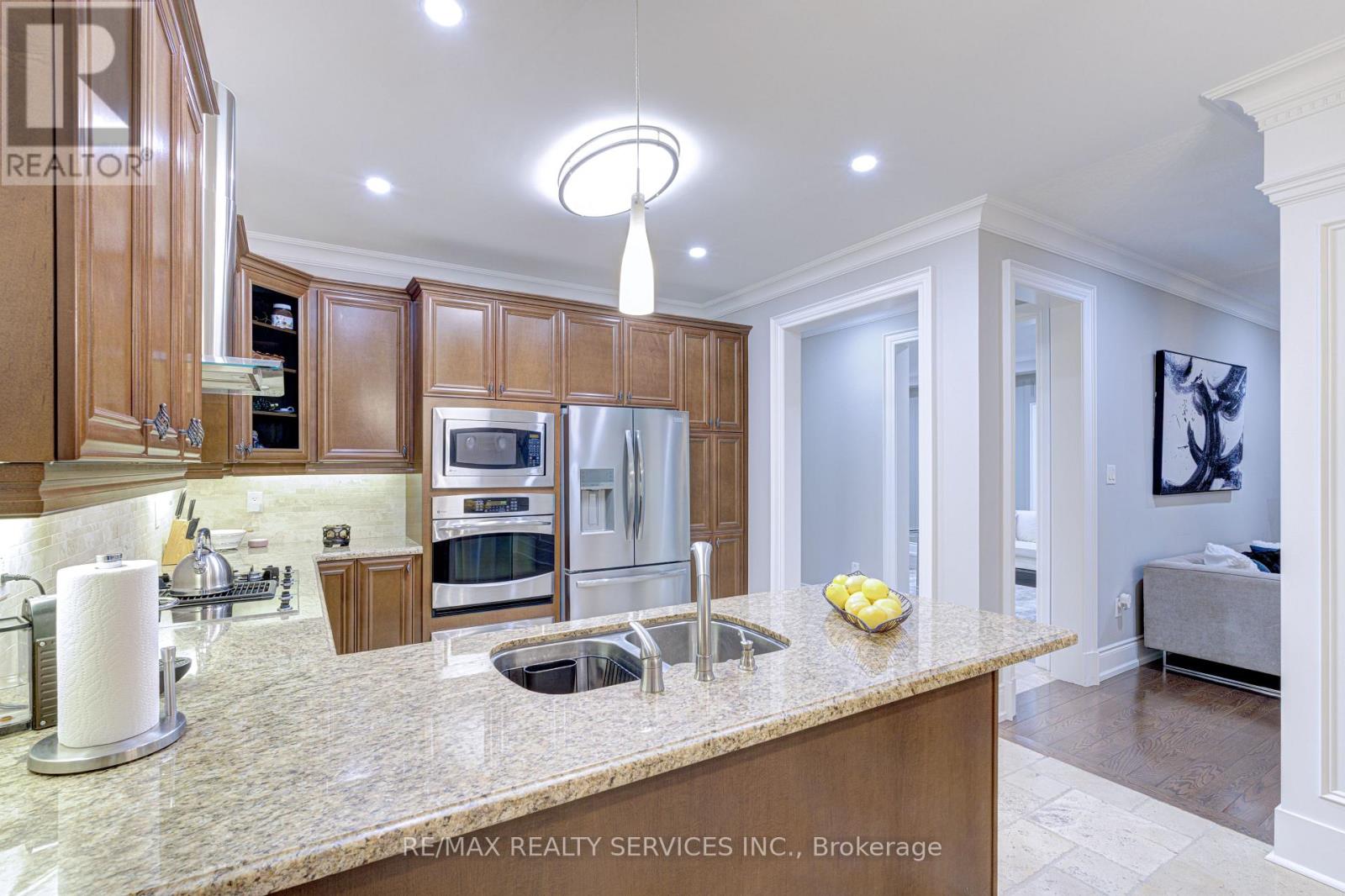 16 Fallgate Drive, Brampton, Ontario  L6X 0R5 - Photo 13 - W12587518