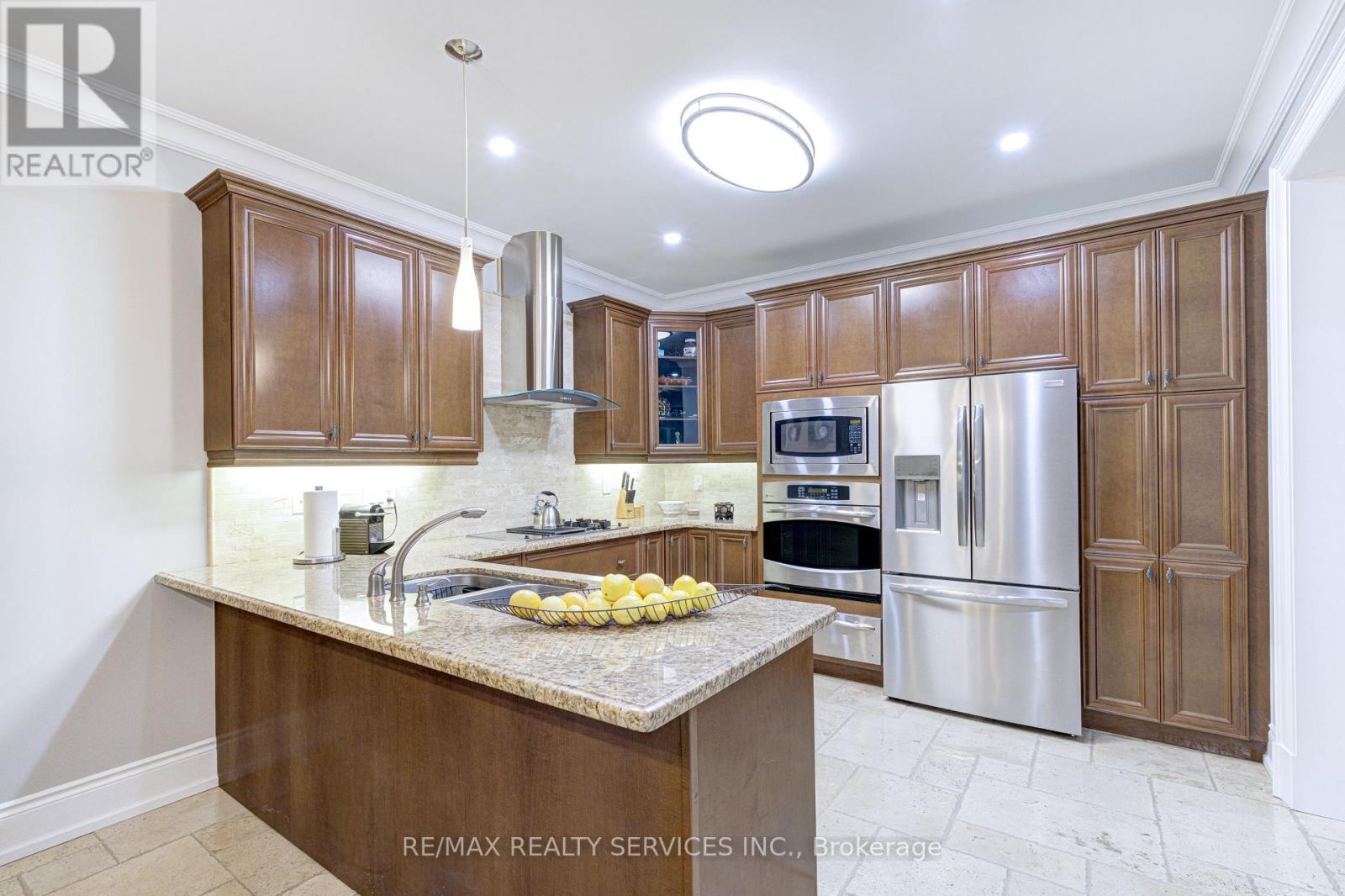 16 Fallgate Drive, Brampton, Ontario  L6X 0R5 - Photo 12 - W12587518