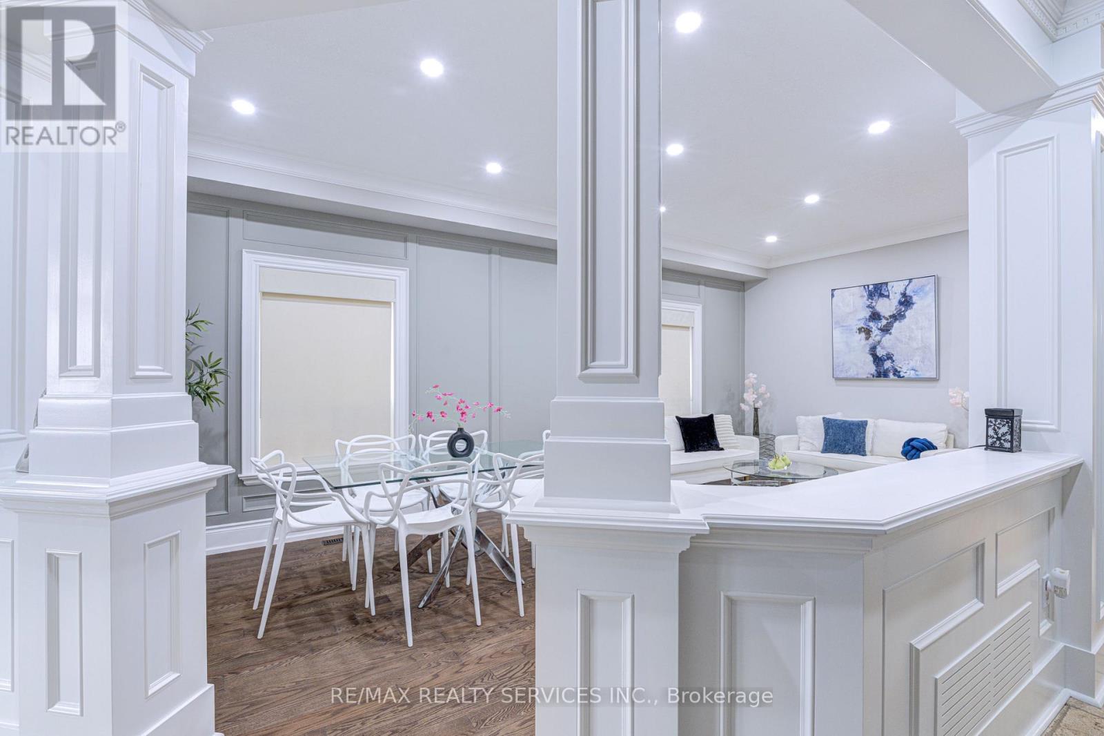 16 Fallgate Drive, Brampton, Ontario  L6X 0R5 - Photo 3 - W12587518