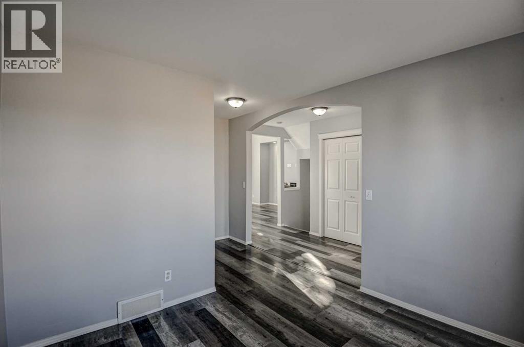 61 Everstone Avenue Sw, Calgary, Alberta  T2Y 4J6 - Photo 3 - A2265291