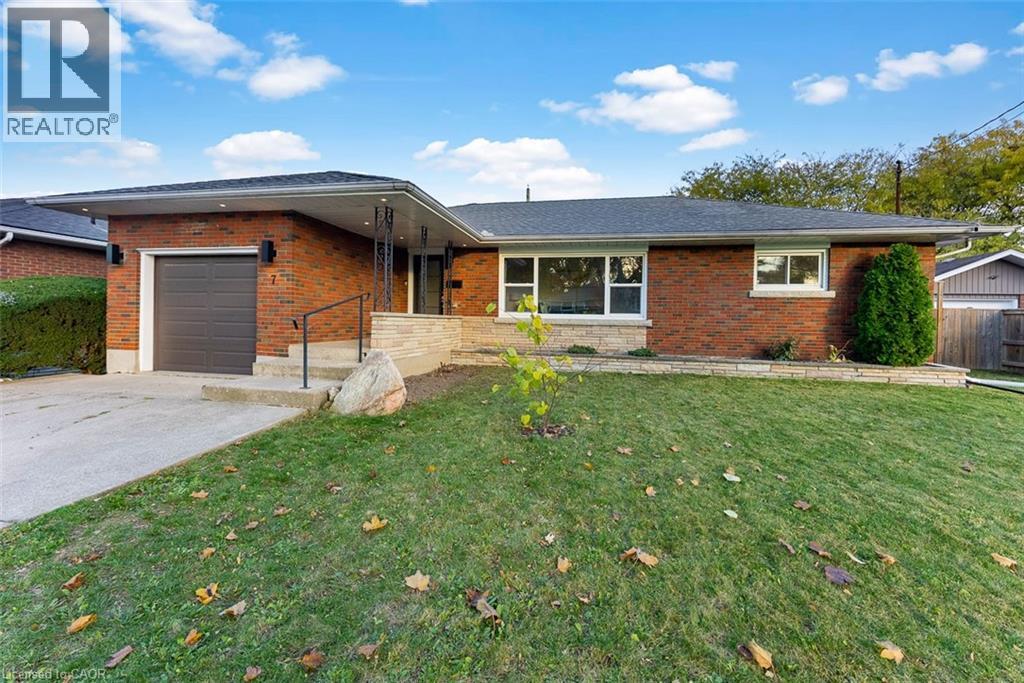 7 Harcove Street, St. Catharines, Ontario  L2N 1W7 - Photo 4 - 40789057