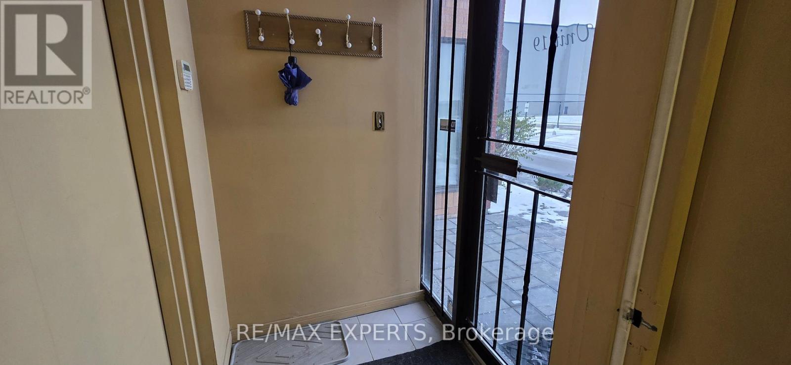 19 - 400 Creditstone Road, Vaughan, Ontario  L4K 3Z3 - Photo 3 - N12613964