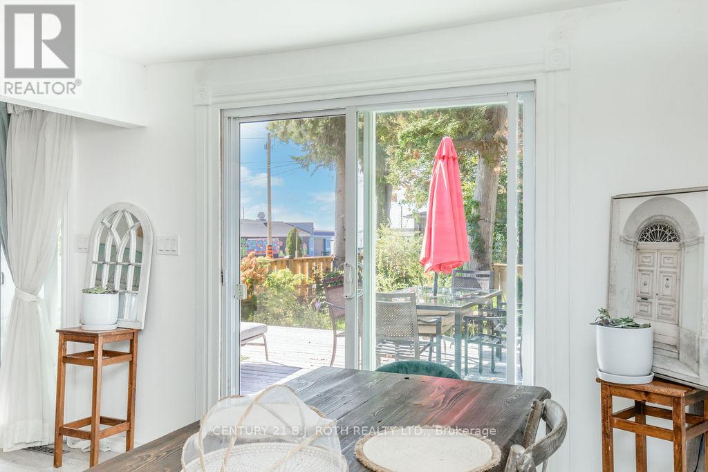 7 Oliver Drive, Tiny, Ontario L0L 2J0 - Photo 12 - S12613940