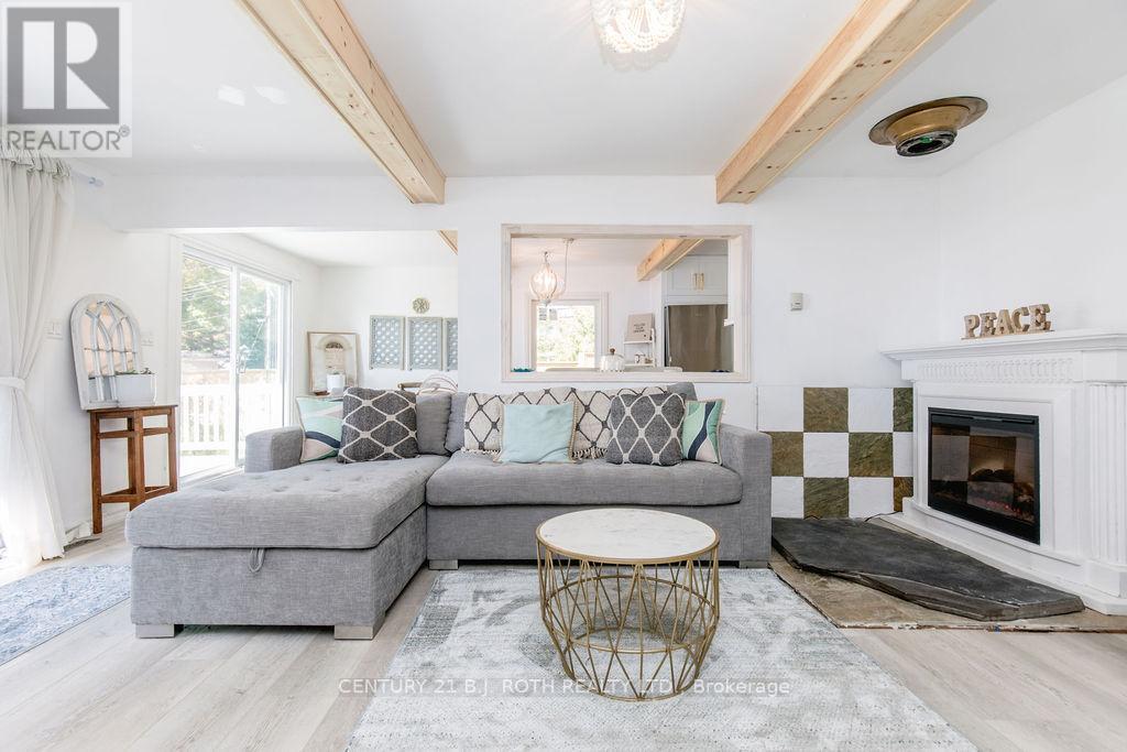 7 Oliver Drive, Tiny, Ontario L0L 2J0 - Photo 15 - S12613940