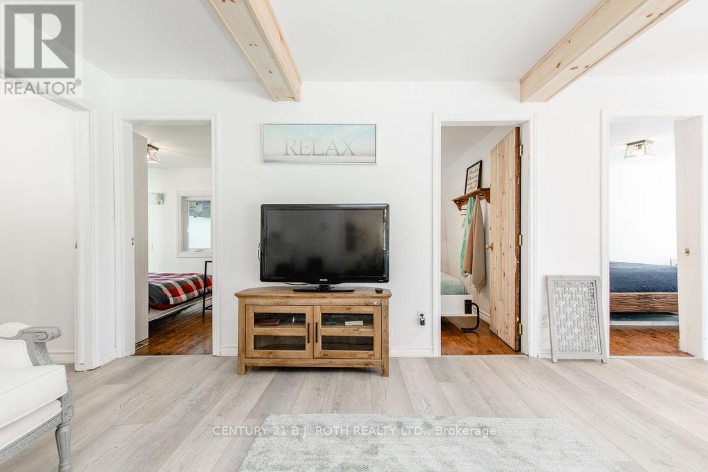 7 Oliver Drive, Tiny, Ontario L0L 2J0 - Photo 19 - S12613940