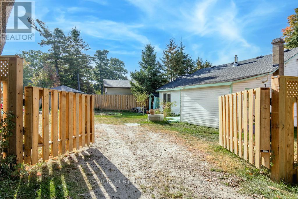 7 Oliver Drive, Tiny, Ontario L0L 2J0 - Photo 29 - S12613940