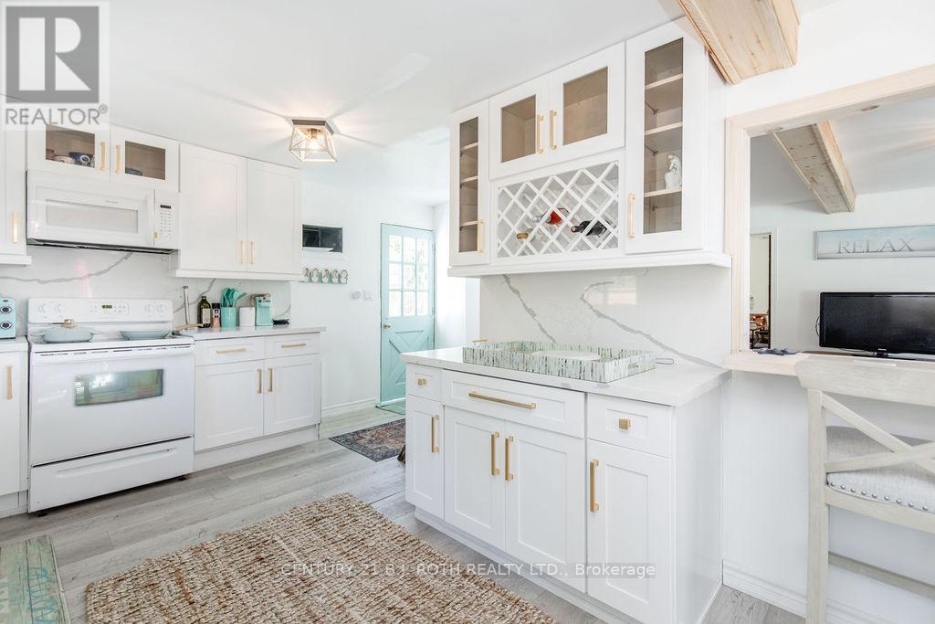 7 Oliver Drive, Tiny, Ontario L0L 2J0 - Photo 7 - S12613940