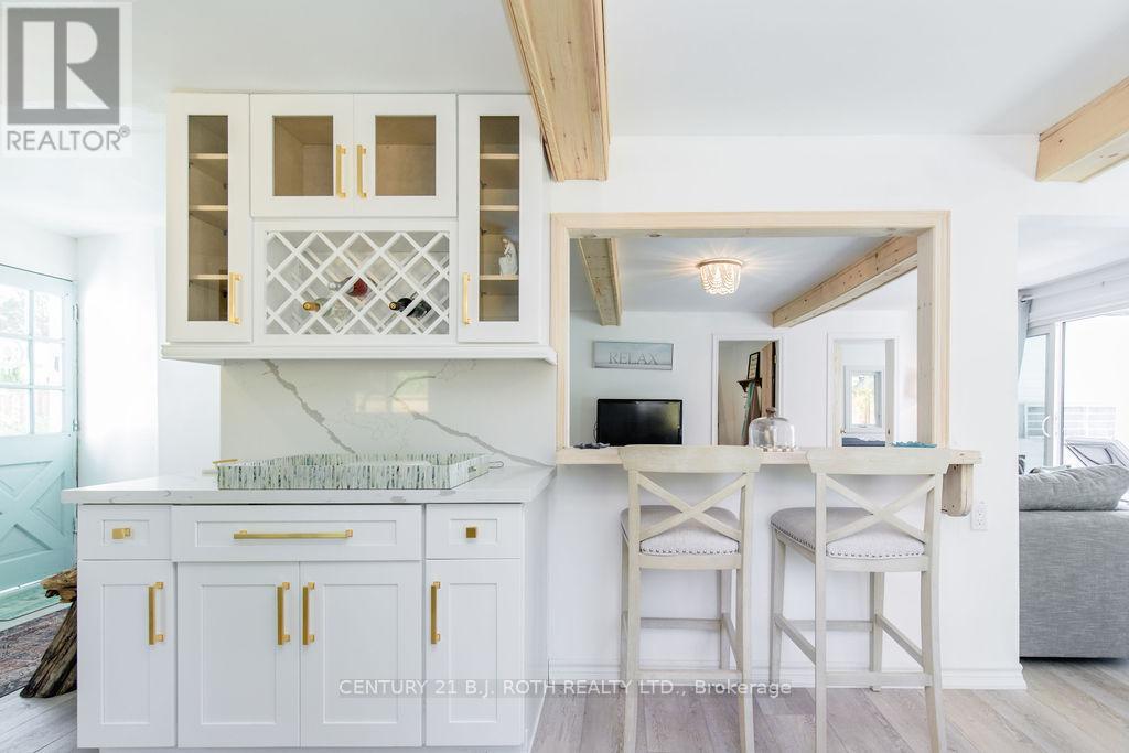 7 Oliver Drive, Tiny, Ontario L0L 2J0 - Photo 8 - S12613940