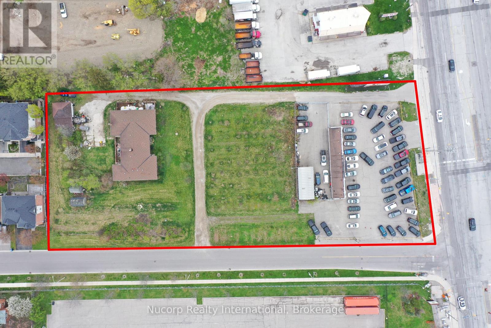 1721 Dundas Street E, Mississauga (Dixie), Ontario  M4L 1L7 - Photo 3 - W12613932