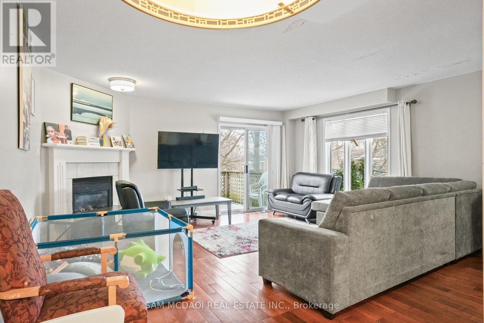 1073 Gabriel Place, Burlington, Ontario  L7R 4J6 - Photo 12 - W12613948