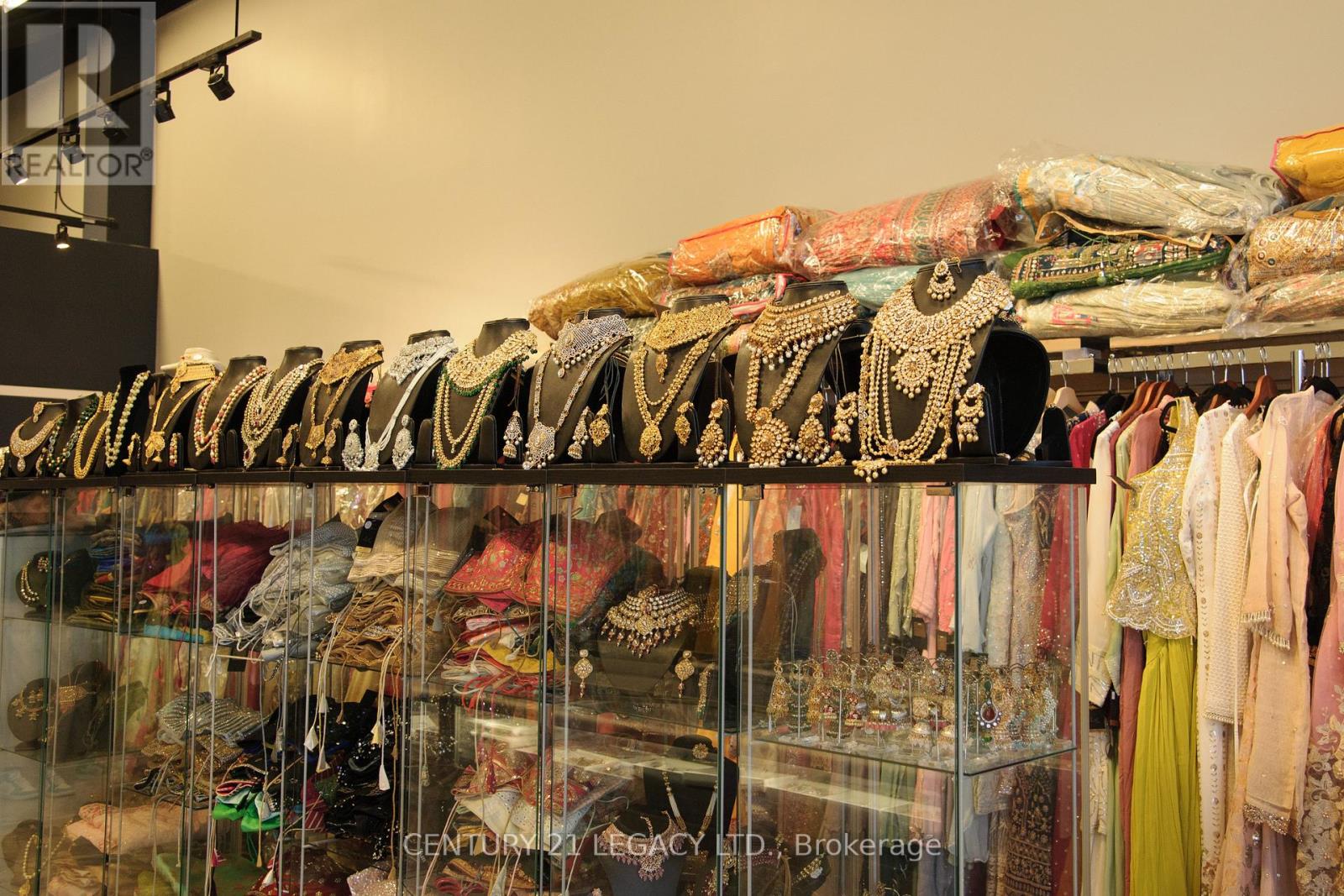 29 - 30 Maritime Ontario Boulevard, Brampton, Ontario  L6S 0C2 - Photo 3 - W12613972