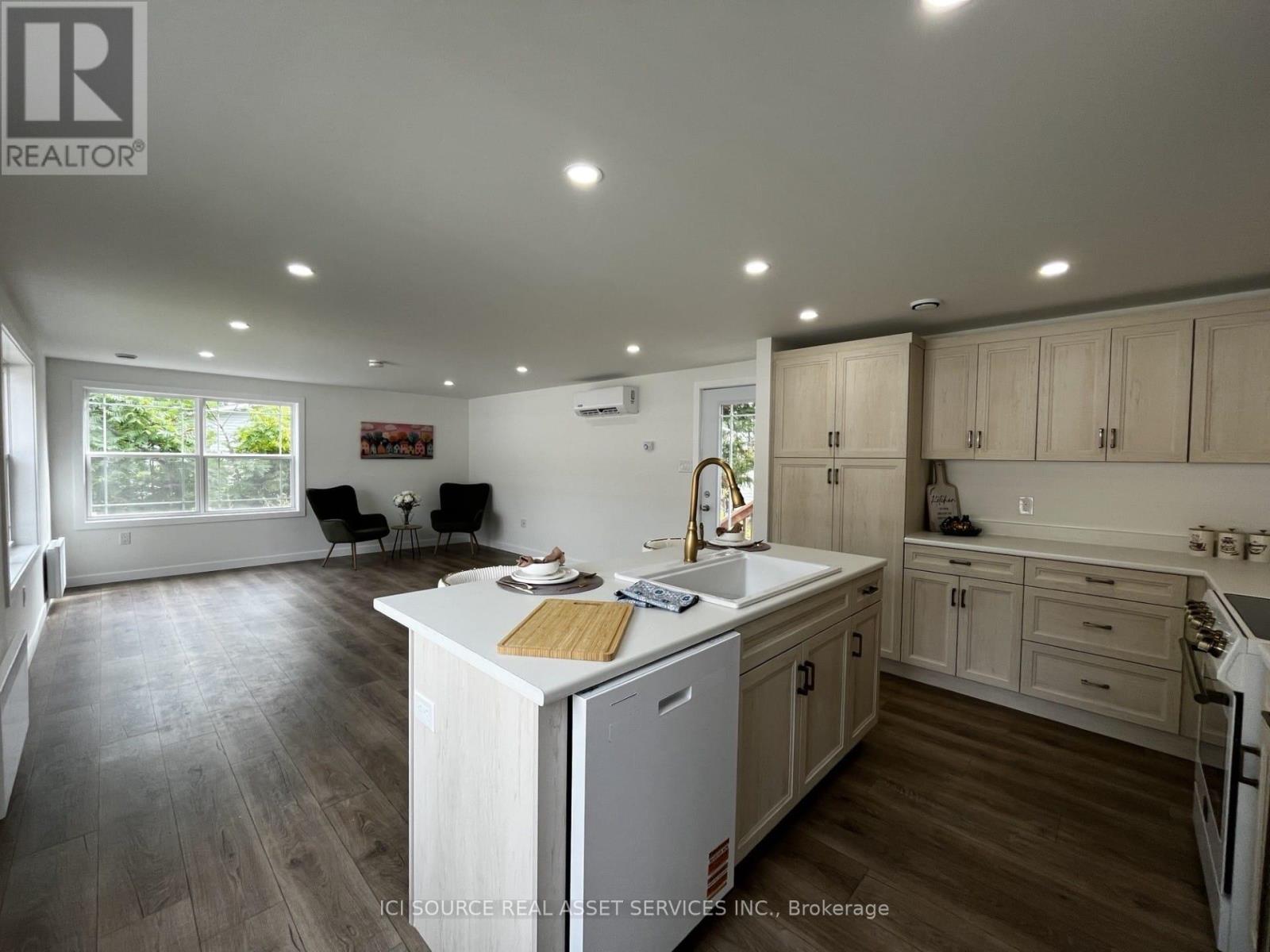 305 - 8250 County Rd 17, Clarence-Rockland, Ontario  K4K 1K7 - Photo 3 - X12613930