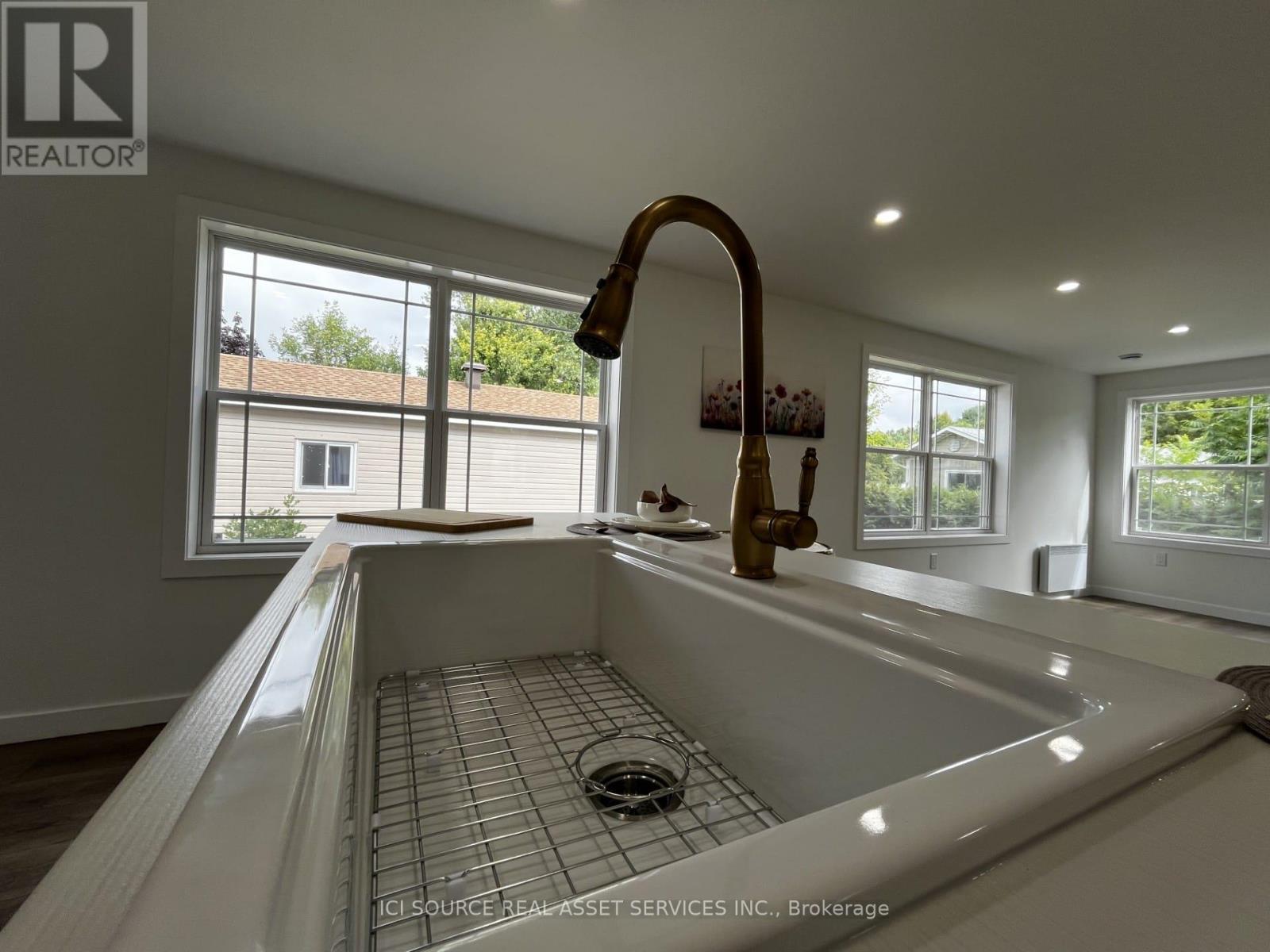 305 - 8250 County Rd 17, Clarence-Rockland, Ontario  K4K 1K7 - Photo 9 - X12613930