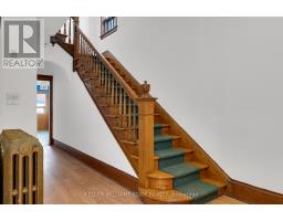 760 KING STREET E, Hamilton, Ontario