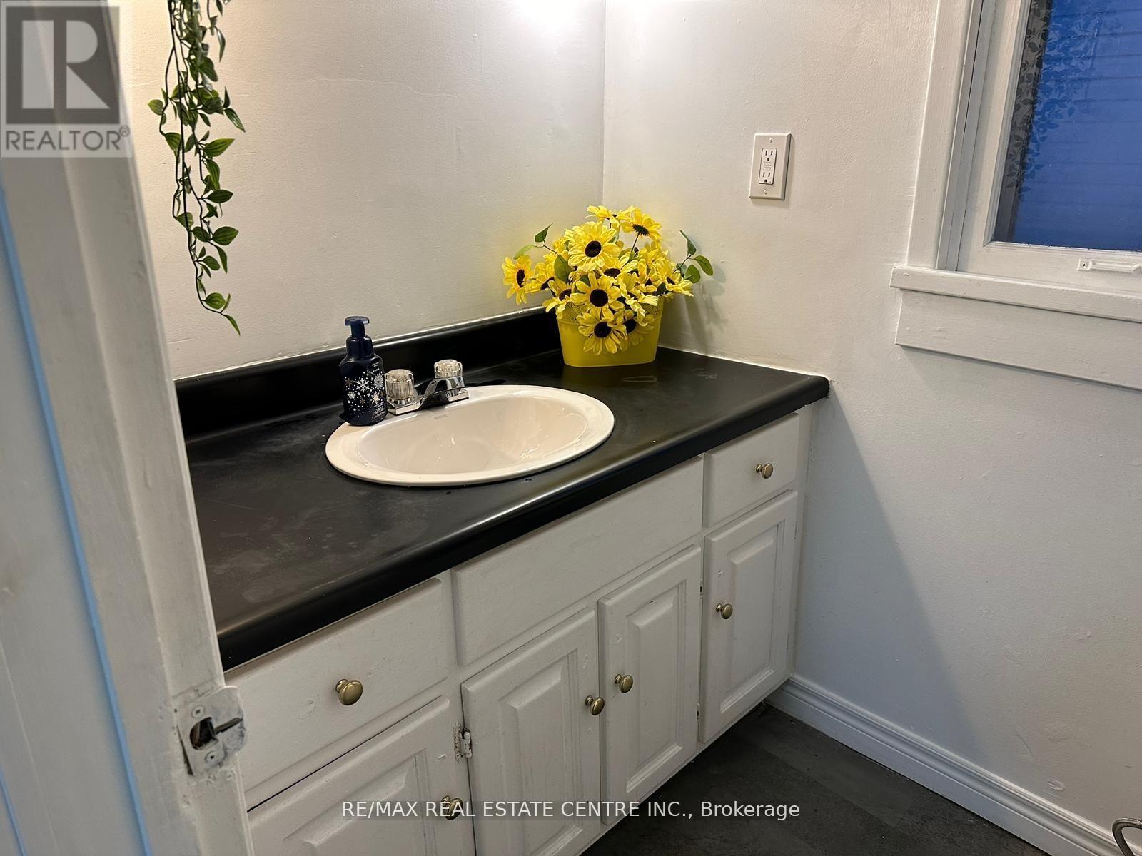 18 Forks Road E, Welland, Ontario  L3B 5K1 - Photo 15 - X12613950