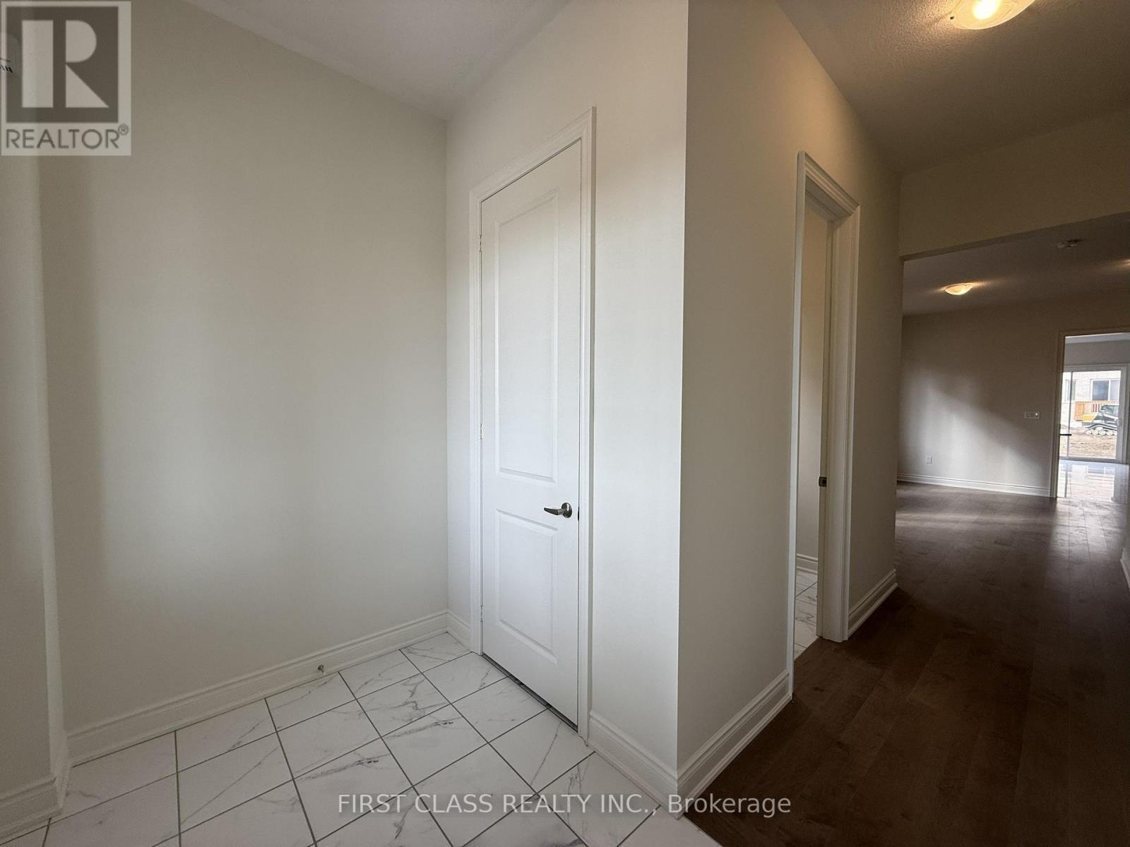 95 Boccella Crescent, Richmond Hill, Ontario L4B 0H9 - Photo 2 - N12501686