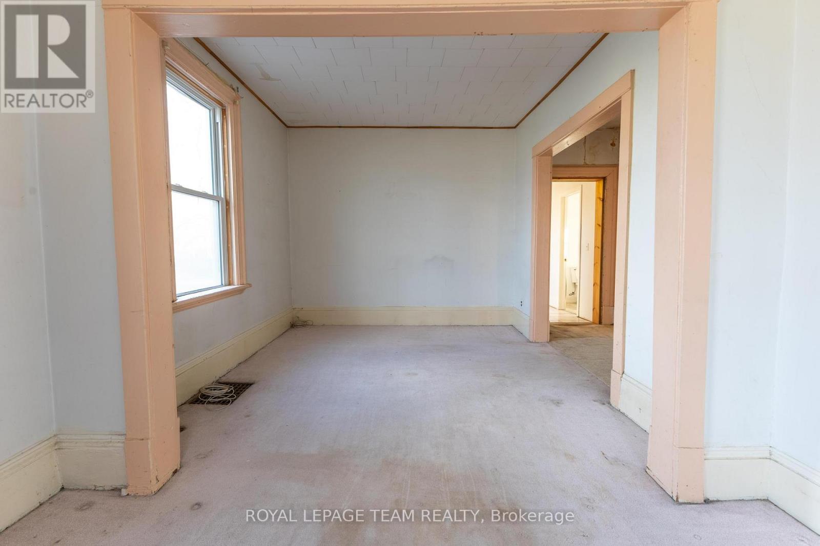 31 Daniel Street N, Arnprior, Ontario  K7S 2K6 - Photo 5 - X12521220