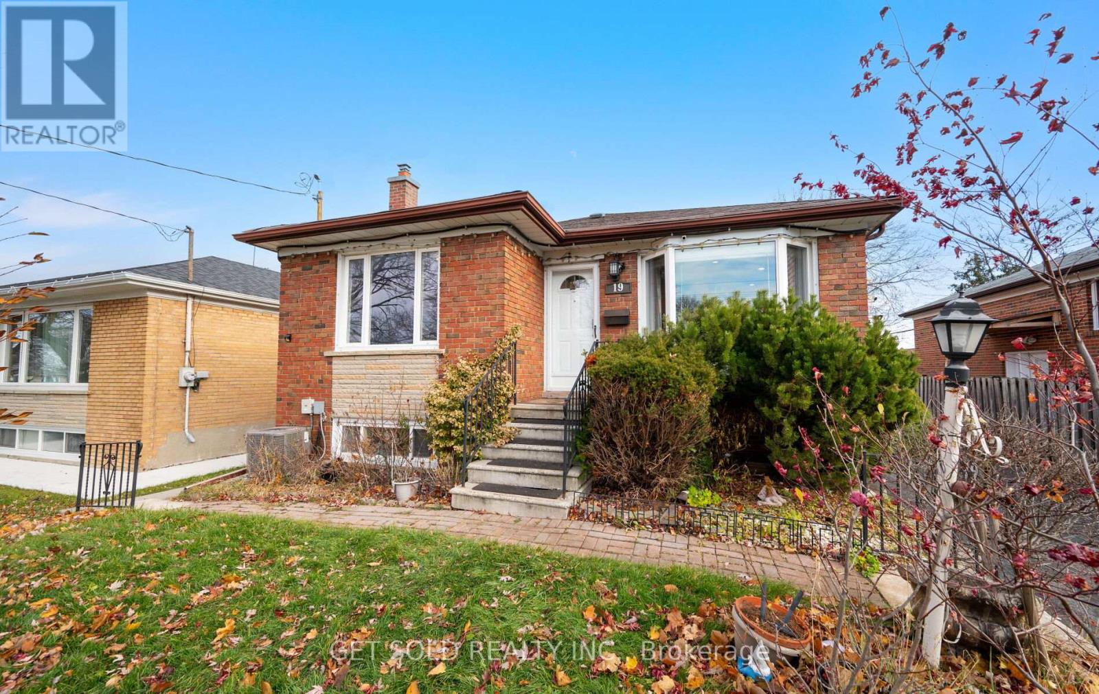 19 Ixworth Road, Toronto, Ontario  M9W 4R7 - Photo 2 - W12589698