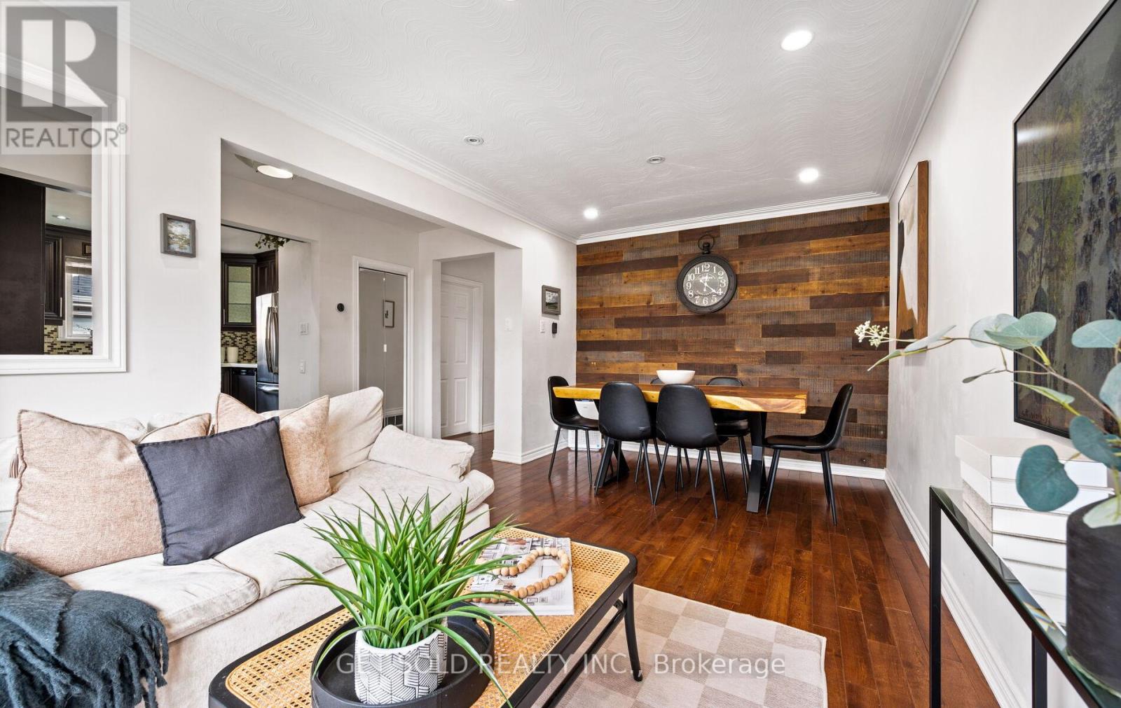 19 IXWORTH ROAD, Toronto, Ontario