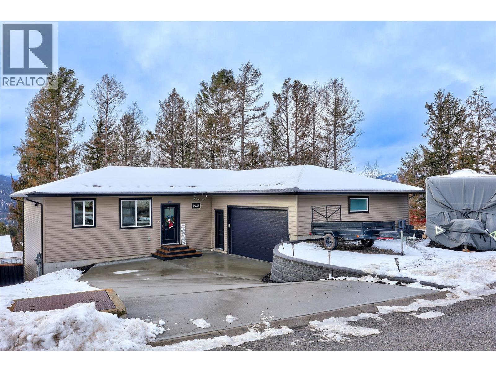 248 Calcite Drive, Logan Lake, British Columbia  V0K 1W0 - Photo 1 - 10370811