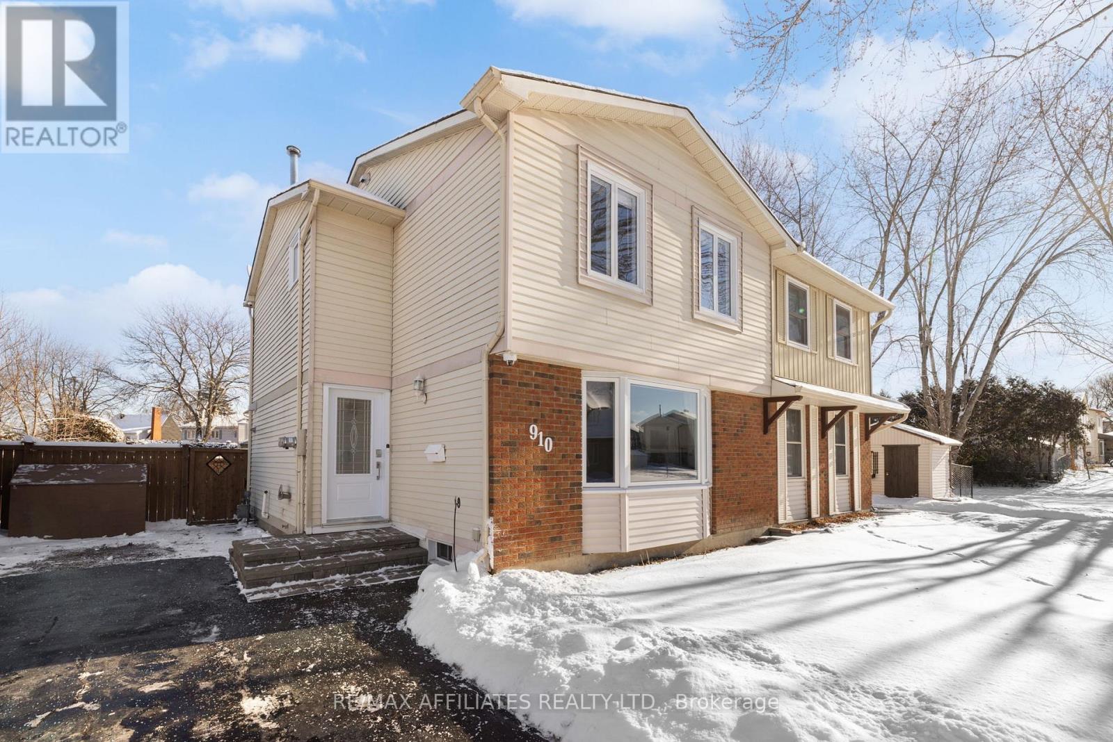 910 BORLAND DRIVE, Ottawa, Ontario