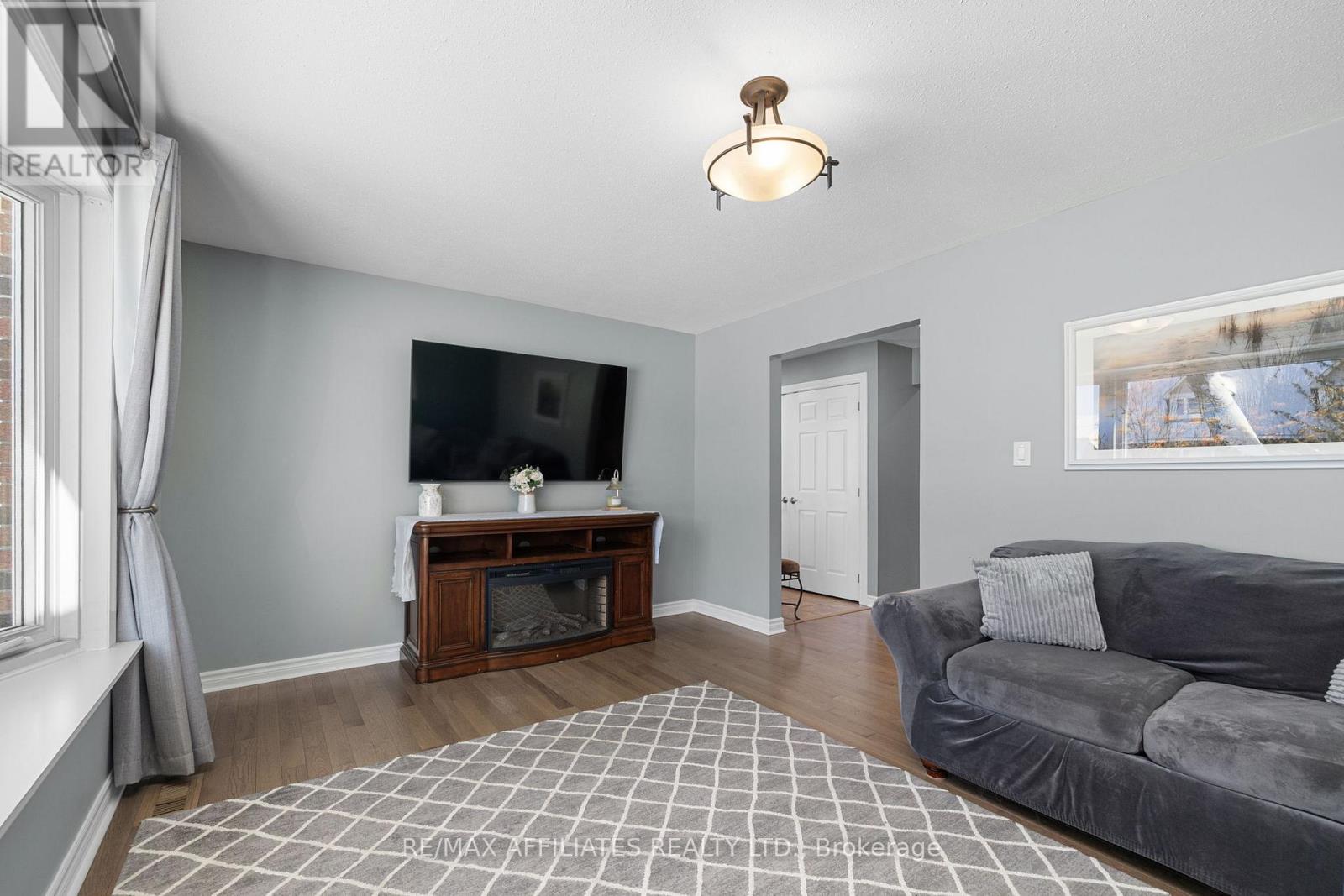 910 Borland Drive, Ottawa, Ontario  K1E 1X6 - Photo 10 - X12614012