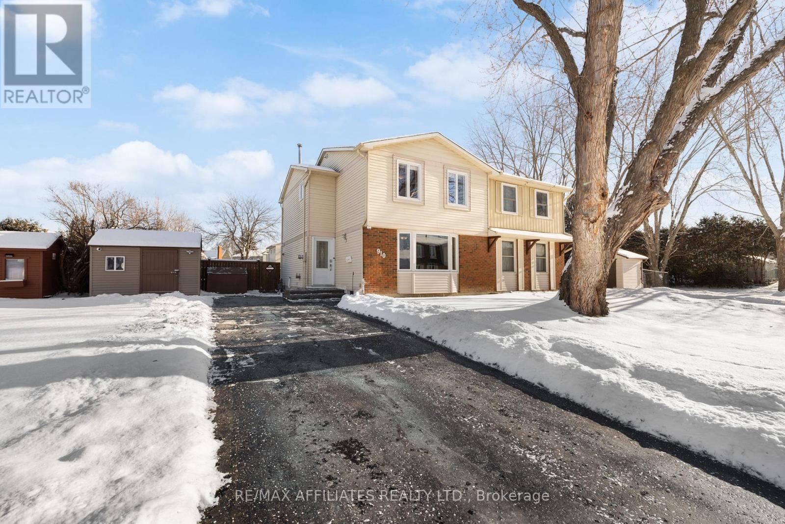 910 Borland Drive, Ottawa, Ontario  K1E 1X6 - Photo 2 - X12614012