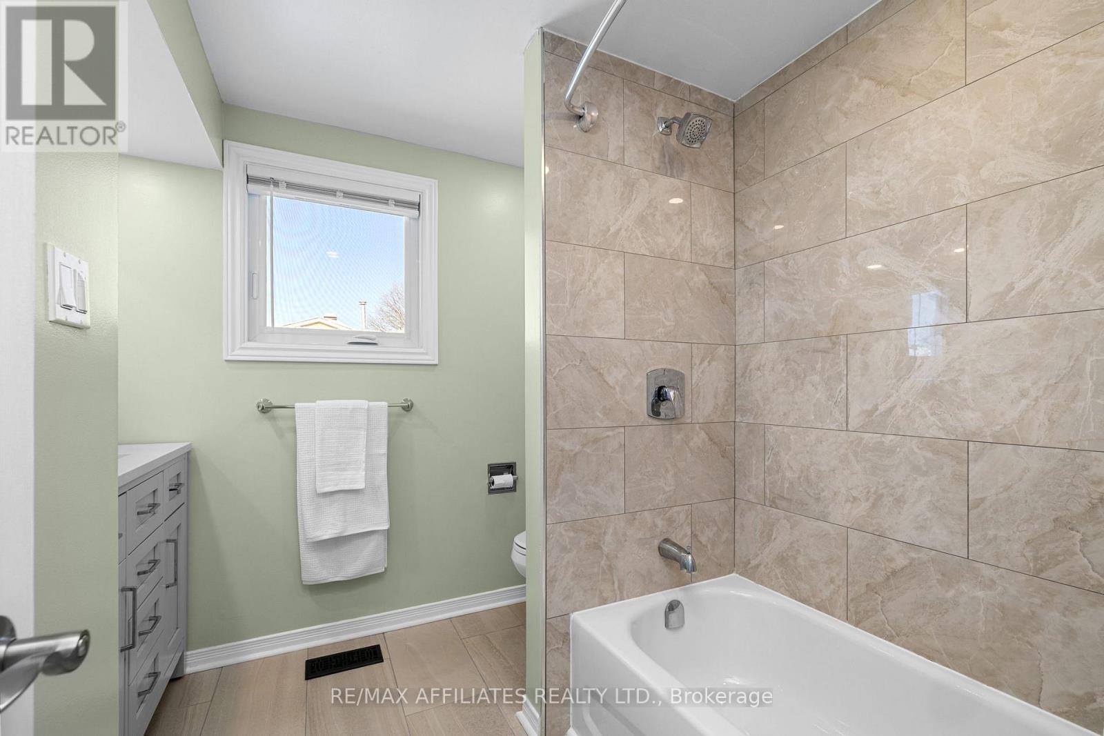 910 Borland Drive, Ottawa, Ontario  K1E 1X6 - Photo 31 - X12614012