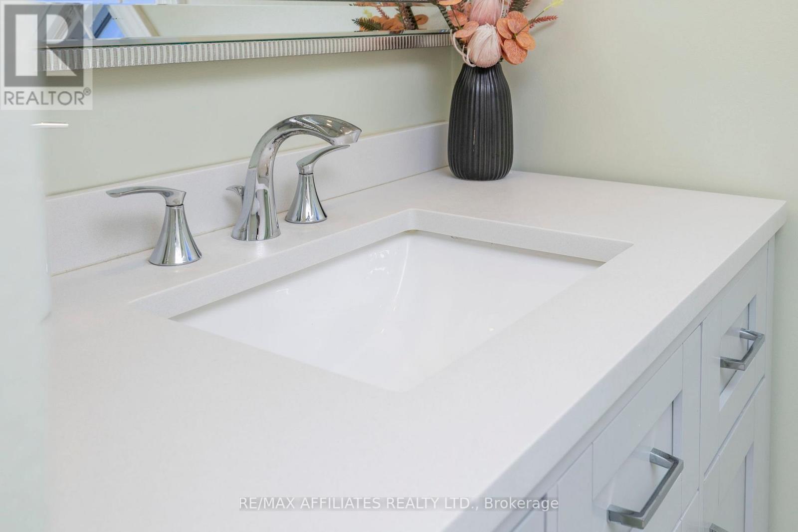 910 Borland Drive, Ottawa, Ontario  K1E 1X6 - Photo 35 - X12614012