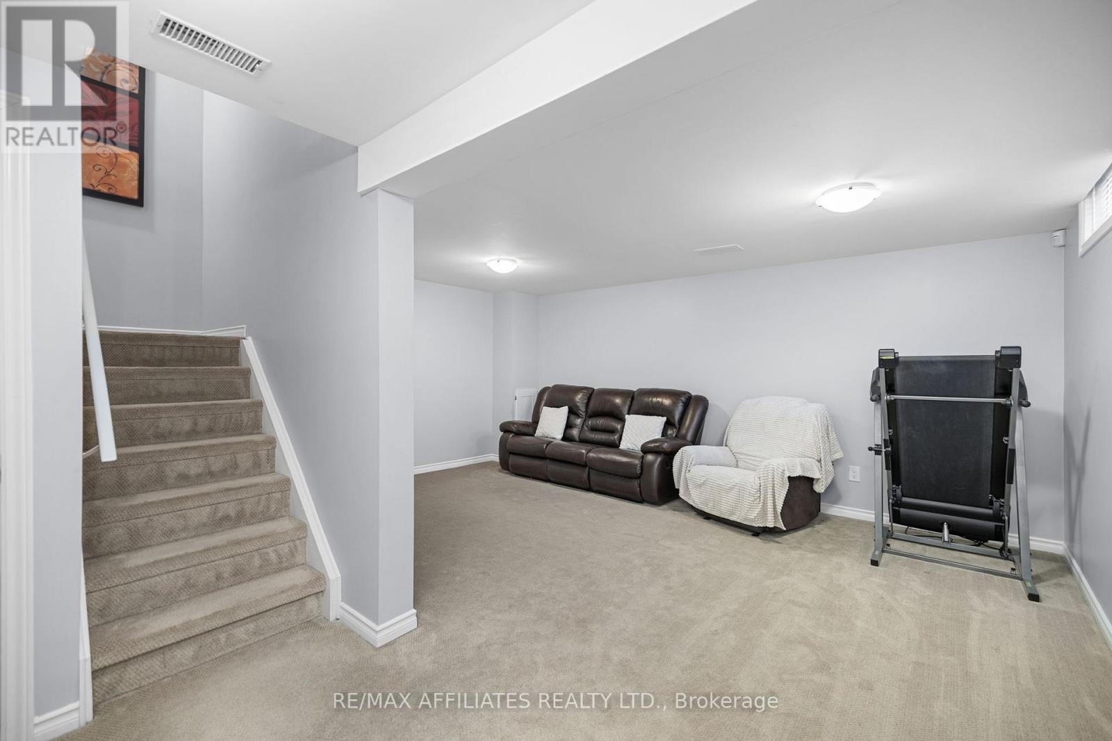 910 Borland Drive, Ottawa, Ontario  K1E 1X6 - Photo 36 - X12614012