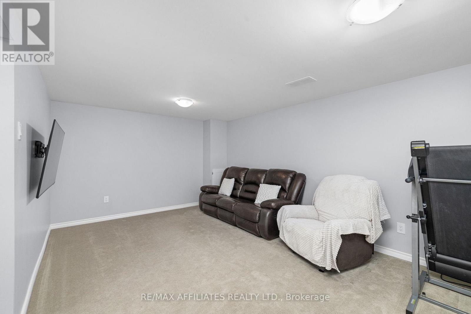 910 Borland Drive, Ottawa, Ontario  K1E 1X6 - Photo 37 - X12614012