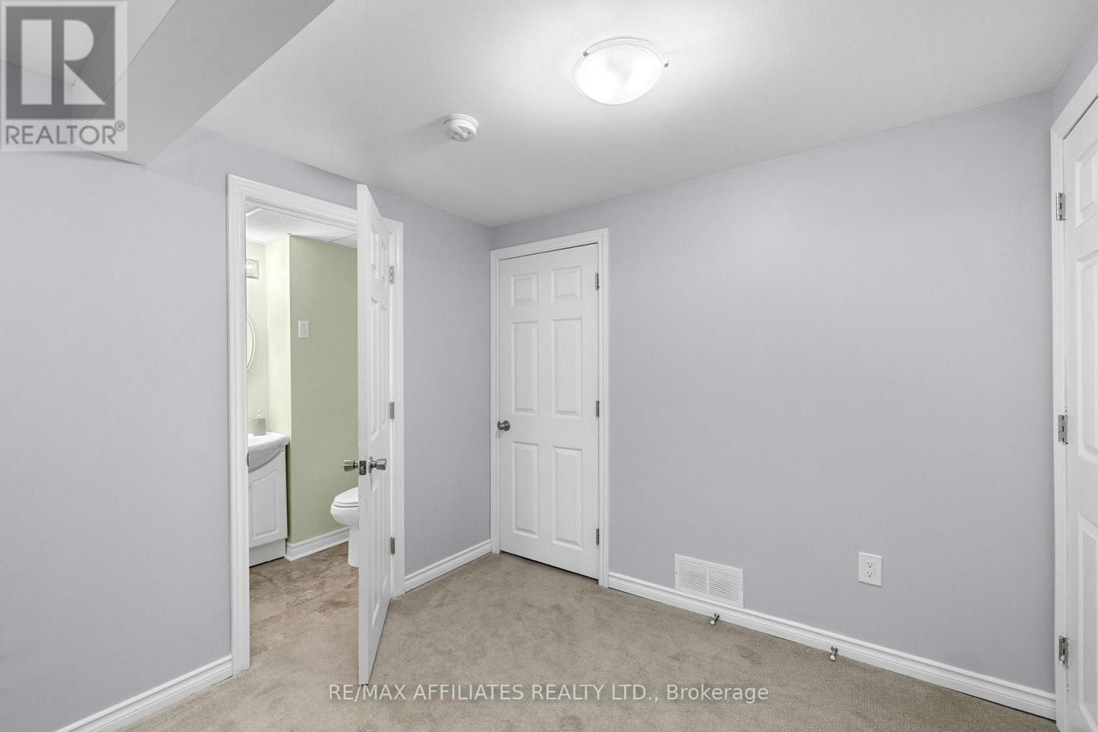 910 Borland Drive, Ottawa, Ontario  K1E 1X6 - Photo 39 - X12614012