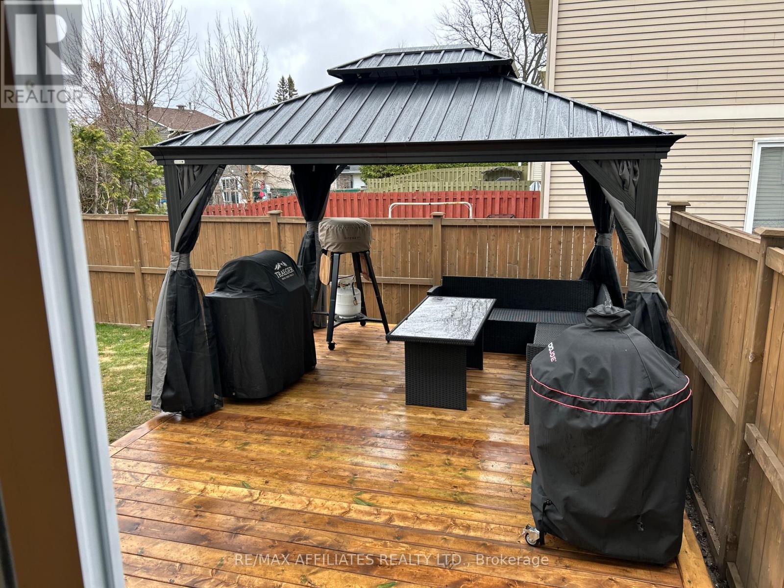 910 Borland Drive, Ottawa, Ontario  K1E 1X6 - Photo 47 - X12614012