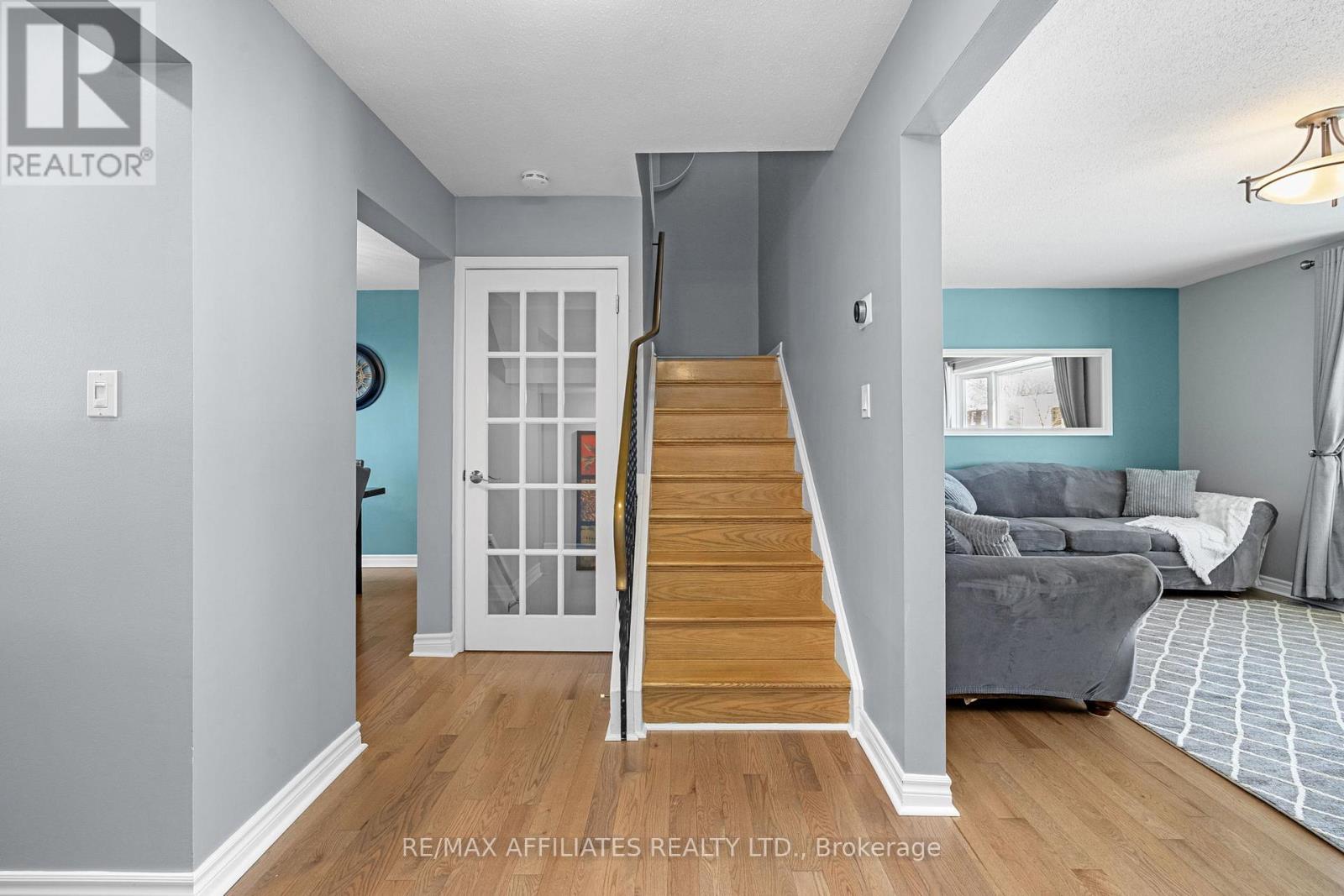 910 Borland Drive, Ottawa, Ontario  K1E 1X6 - Photo 6 - X12614012