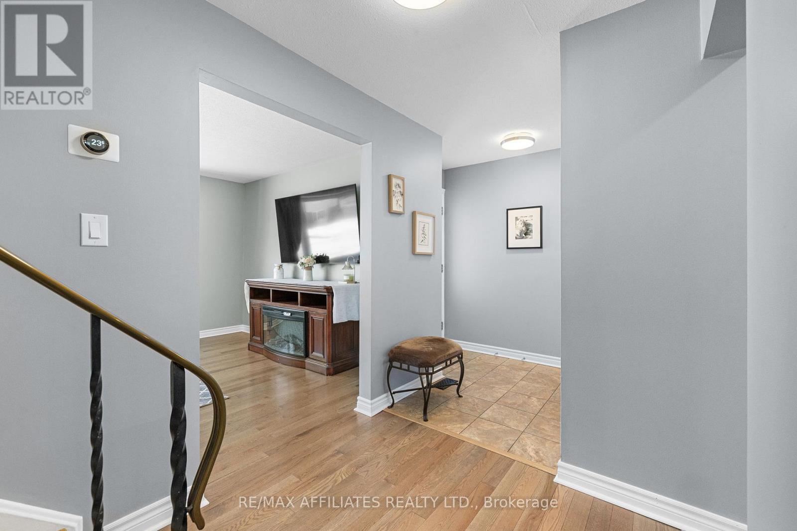 910 Borland Drive, Ottawa, Ontario  K1E 1X6 - Photo 7 - X12614012