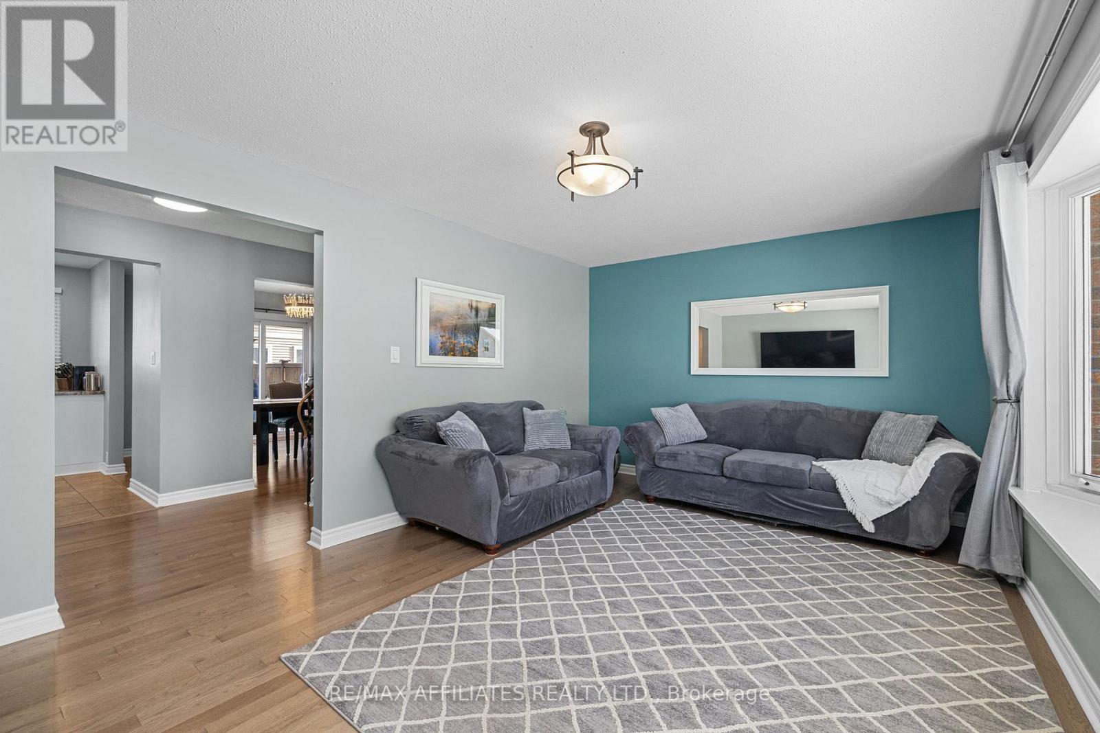 910 Borland Drive, Ottawa, Ontario  K1E 1X6 - Photo 9 - X12614012