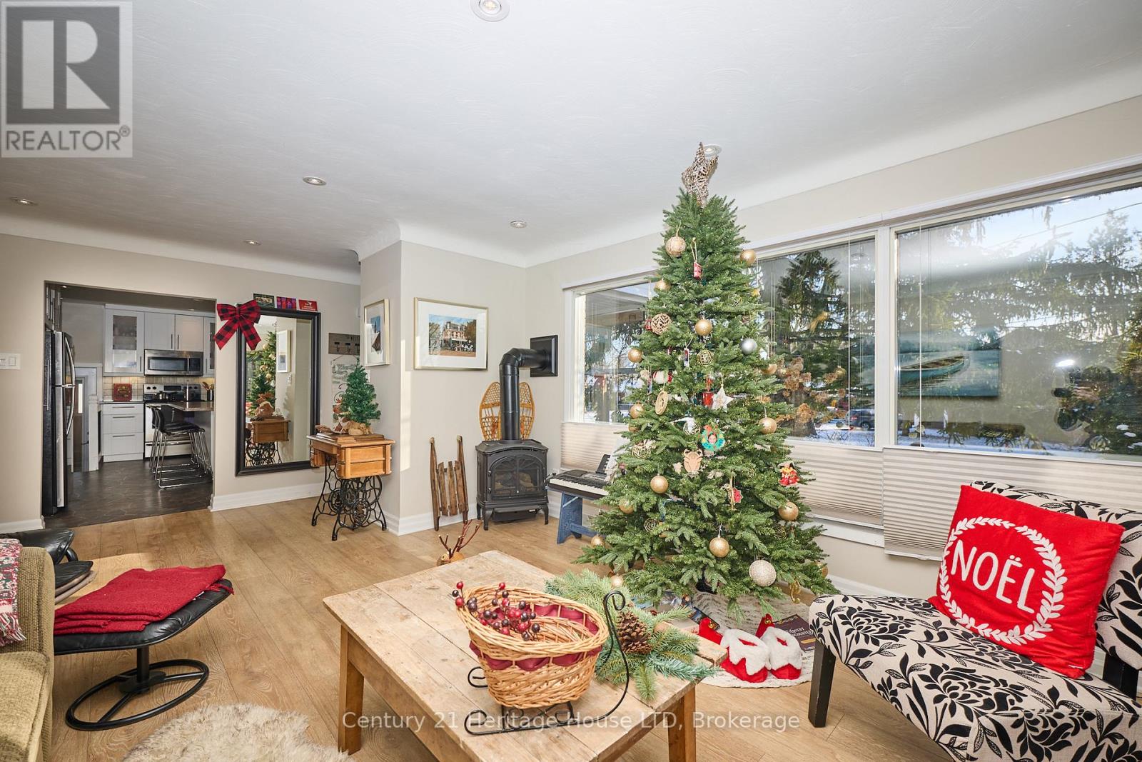 6887 Fairlawn Crescent, Niagara Falls, Ontario  L2G 5B1 - Photo 2 - X12614056