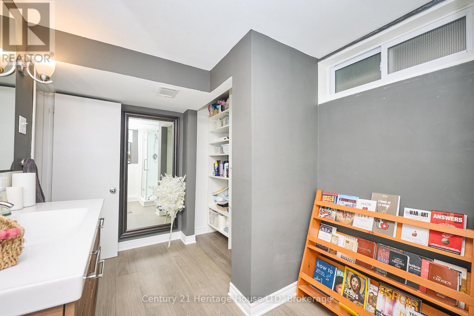 6887 Fairlawn Crescent, Niagara Falls, Ontario  L2G 5B1 - Photo 22 - X12614056