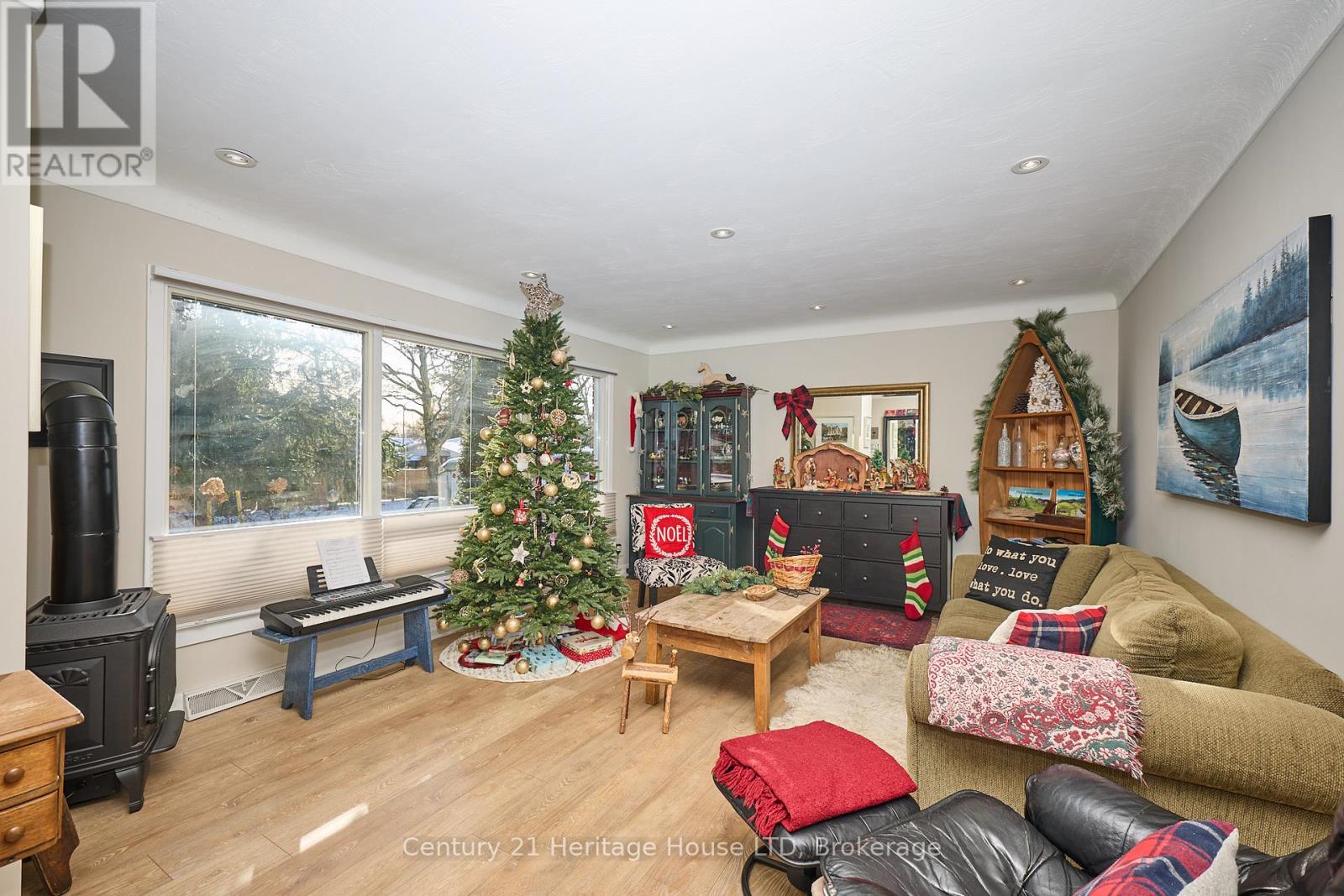 6887 Fairlawn Crescent, Niagara Falls, Ontario  L2G 5B1 - Photo 3 - X12614056