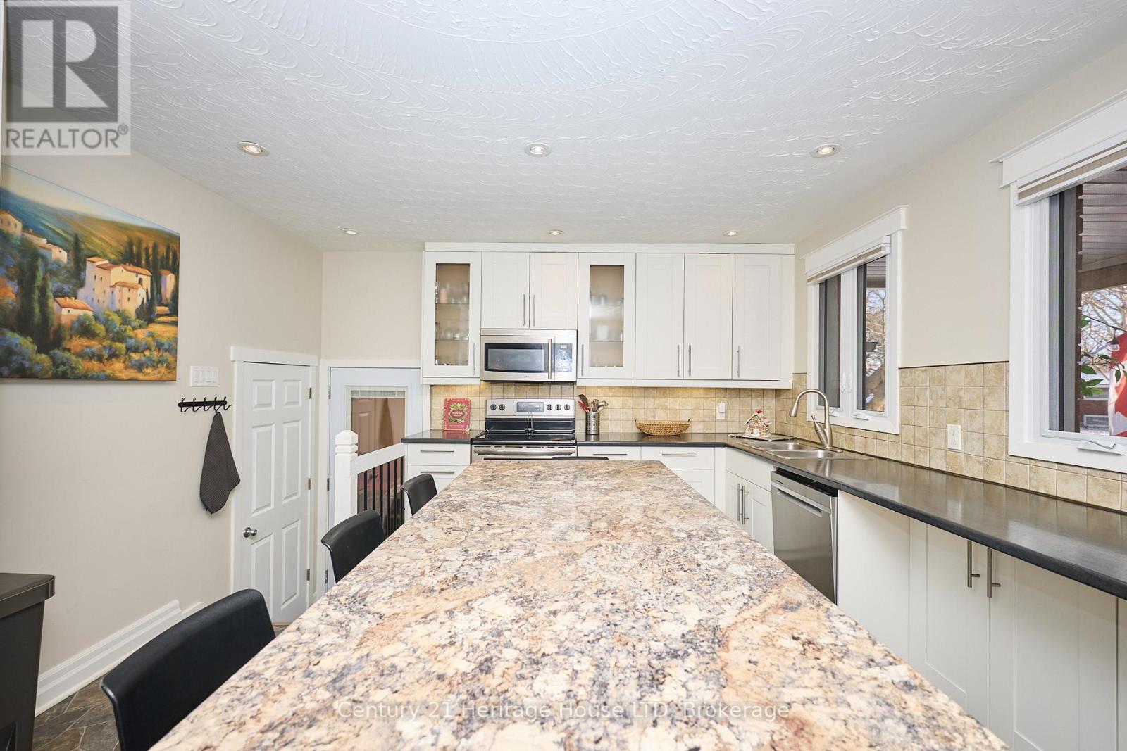 6887 Fairlawn Crescent, Niagara Falls, Ontario  L2G 5B1 - Photo 4 - X12614056