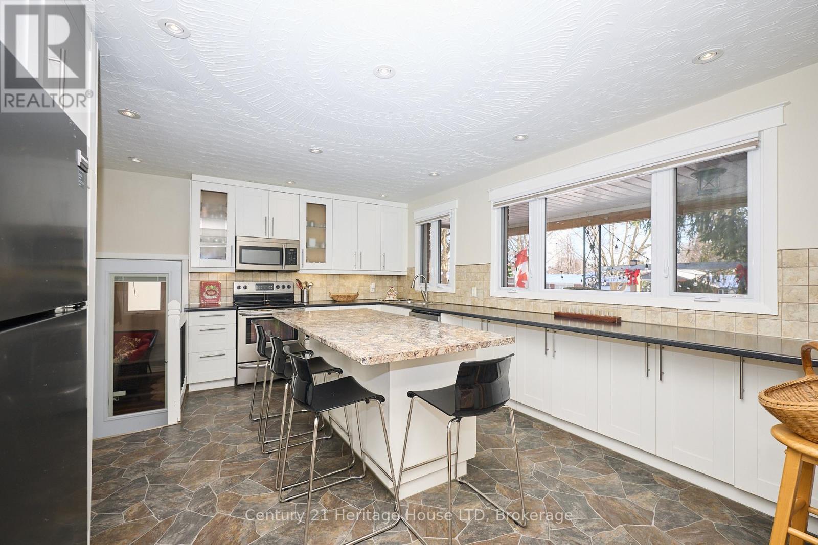 6887 Fairlawn Crescent, Niagara Falls, Ontario  L2G 5B1 - Photo 6 - X12614056