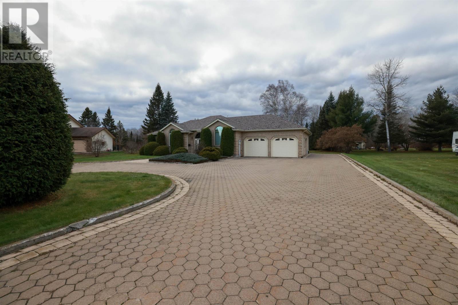 2200 Bordeaux Cres, Thunder Bay, Ontario  P7K 1C2 - Photo 6 - TB253643