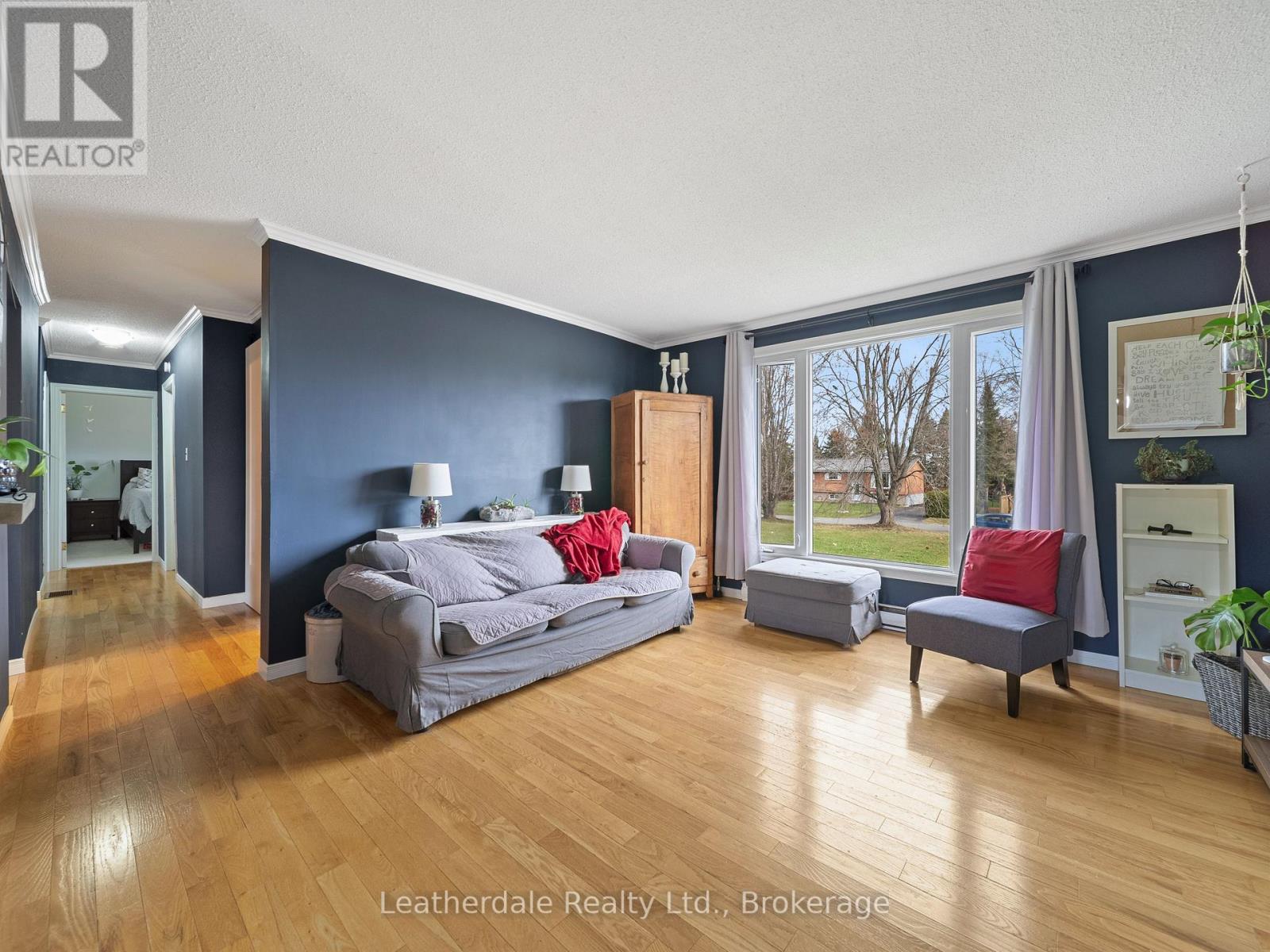 16 Preston Street, Oro-Medonte (Warminister), Ontario  L0K 2G0 - Photo 6 - S12614002