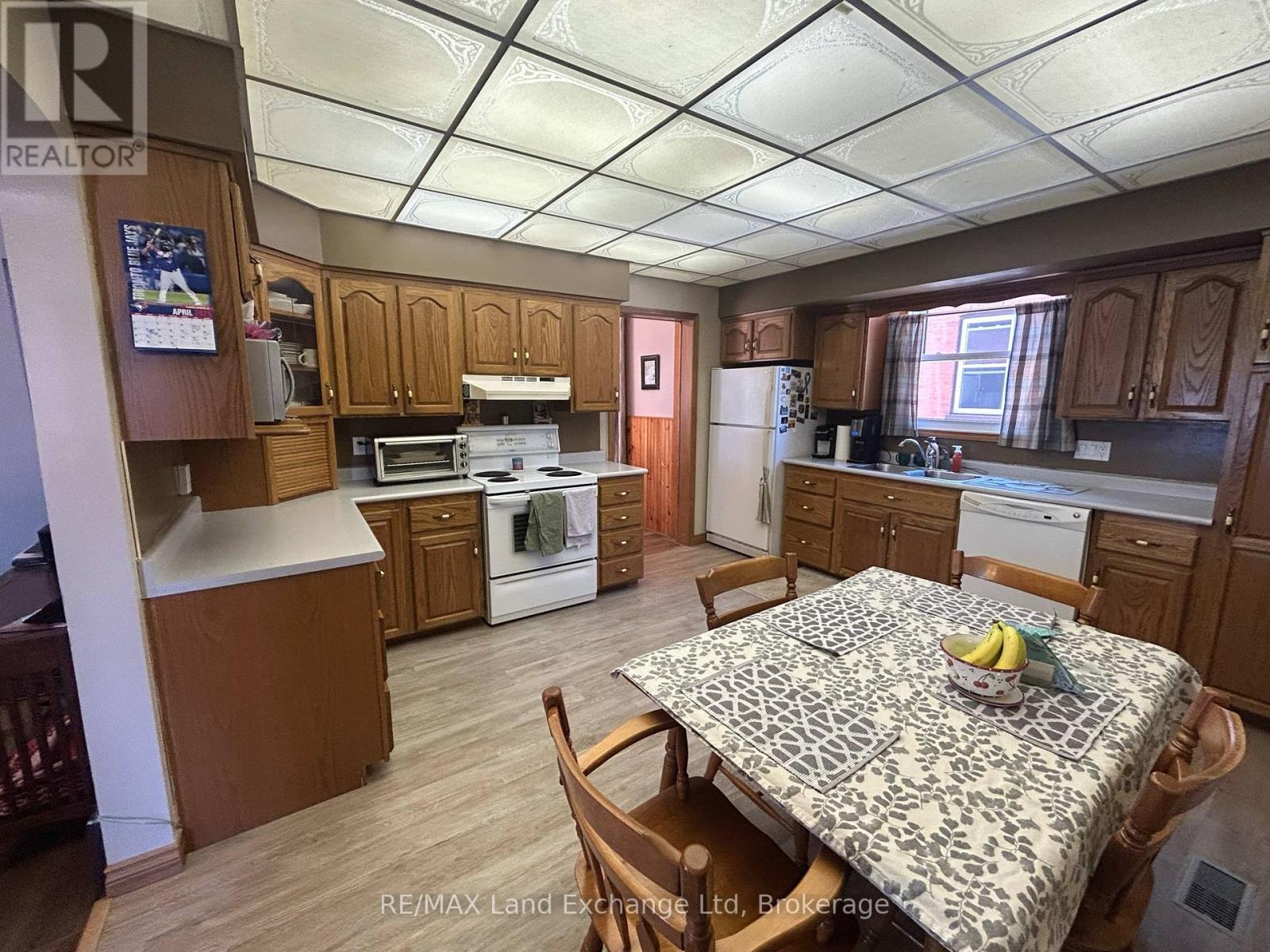 327 Frances Street, North Huron (Wingham), Ontario  N0G 2W0 - Photo 11 - X12613996