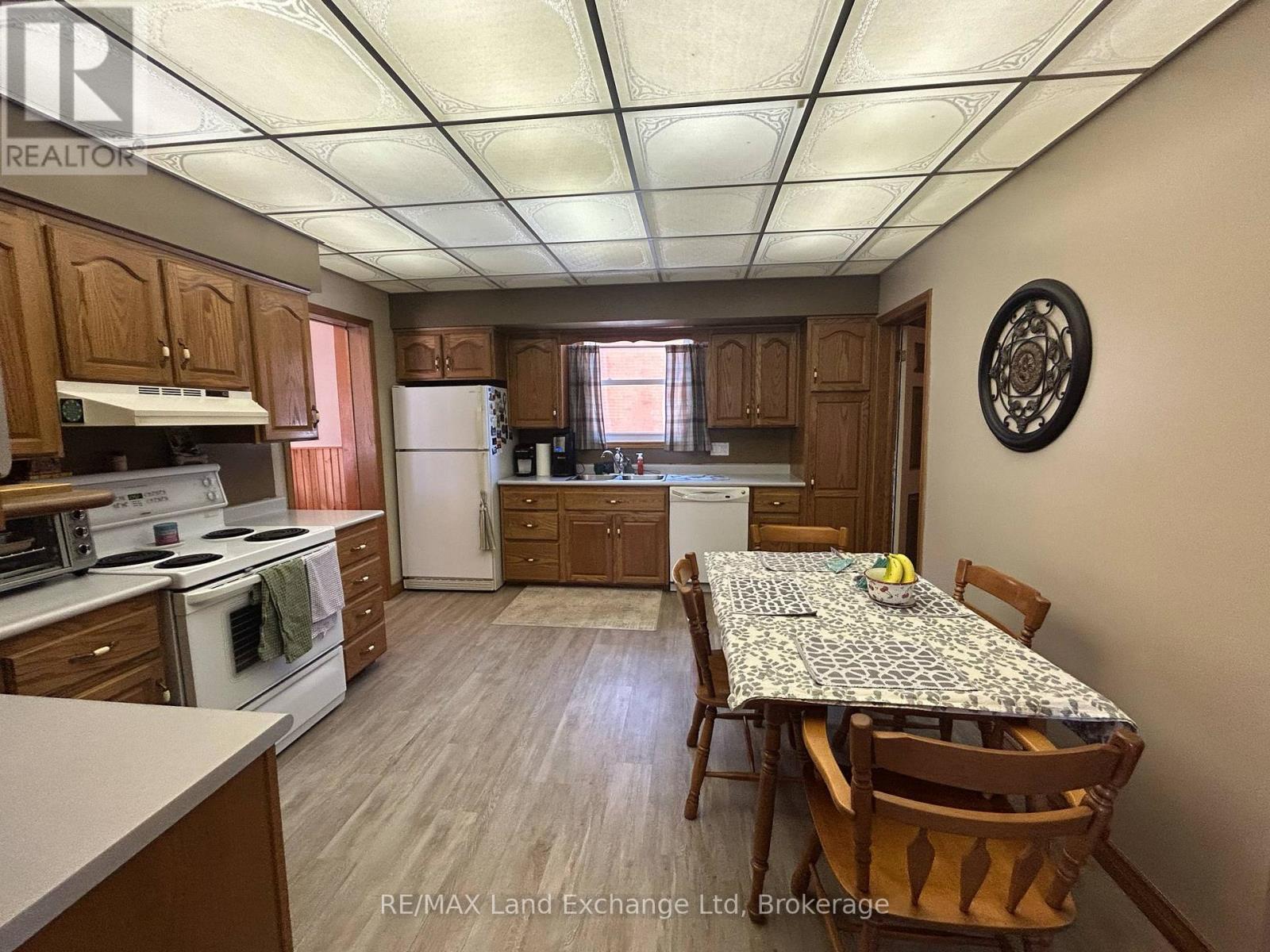 327 Frances Street, North Huron (Wingham), Ontario  N0G 2W0 - Photo 12 - X12613996