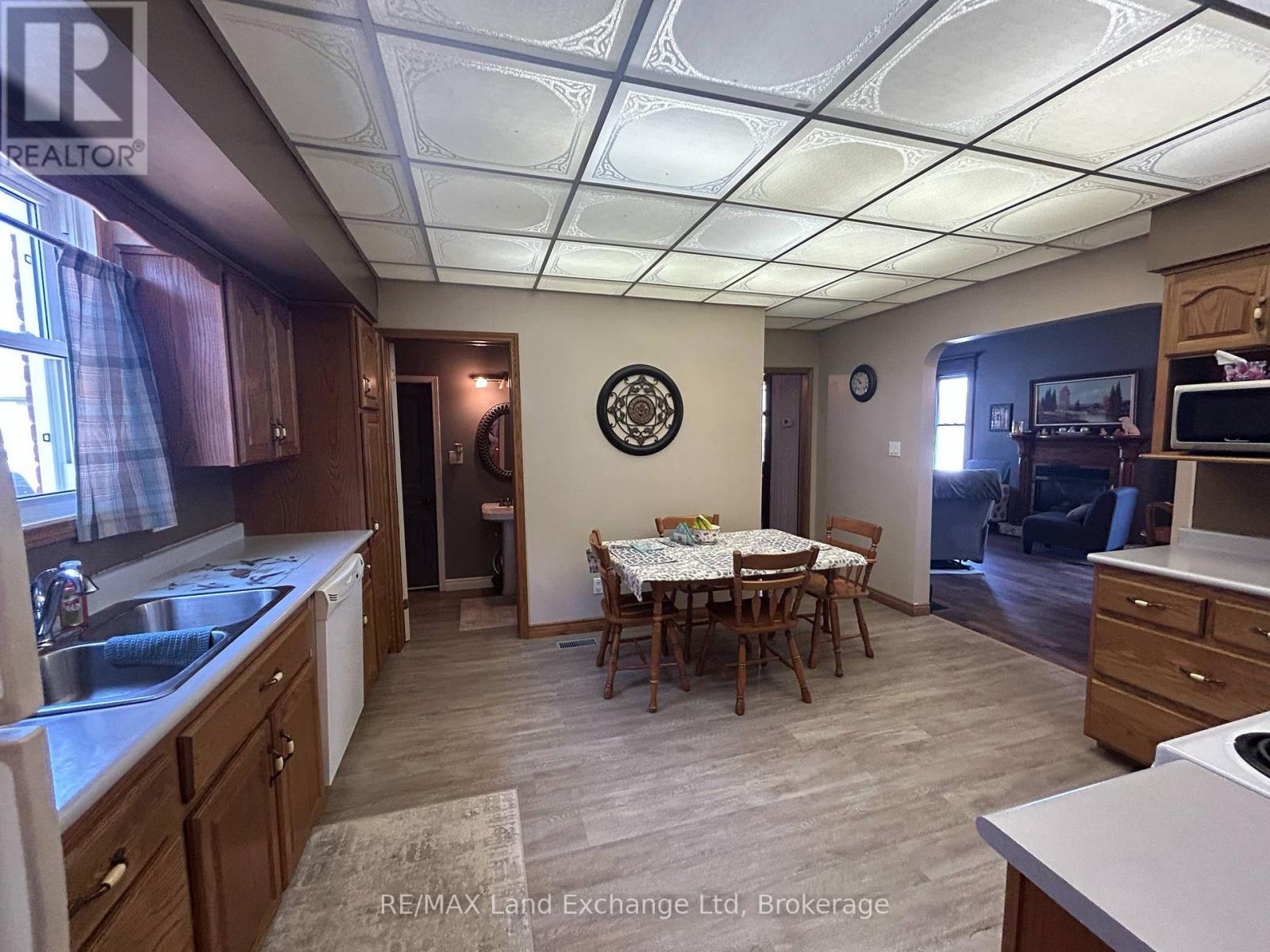 327 Frances Street, North Huron (Wingham), Ontario  N0G 2W0 - Photo 13 - X12613996