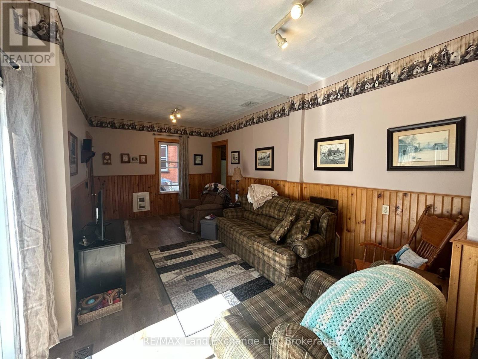 327 Frances Street, North Huron (Wingham), Ontario  N0G 2W0 - Photo 14 - X12613996