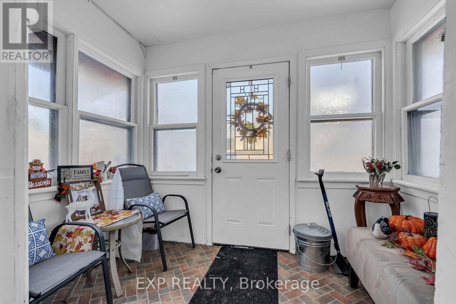 1060 Abbot Street, Cornwall, Ontario  K8J 4R4 - Photo 3 - X12614066