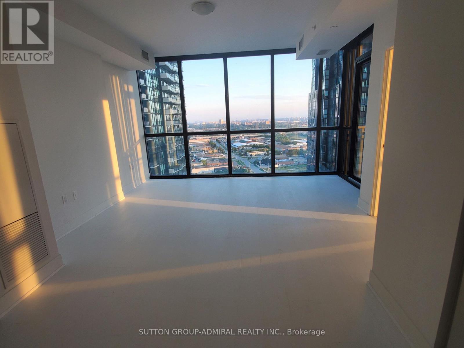 2303 - 2908 Highway 7 Road W, Vaughan, Ontario  L4K 0K5 - Photo 2 - N12614126